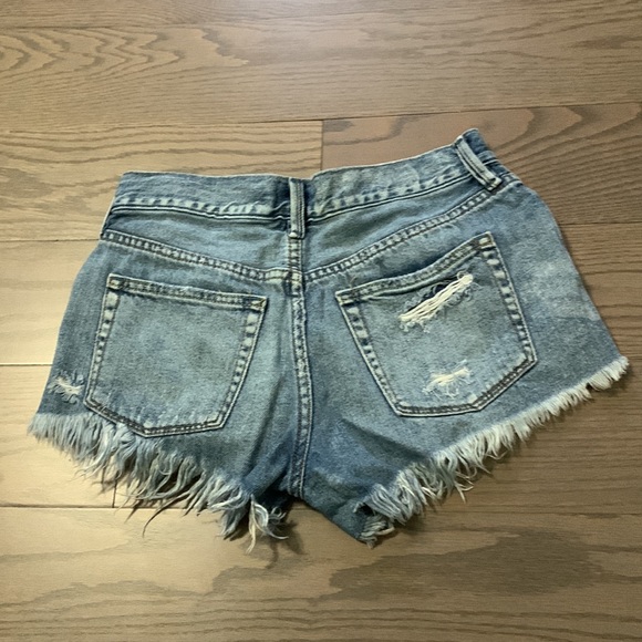Free People distressed denim shorts - Picture 3 of 5